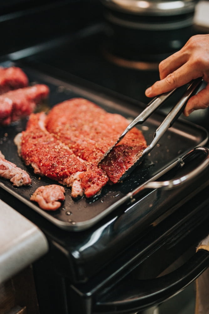 turning-meat turning meat