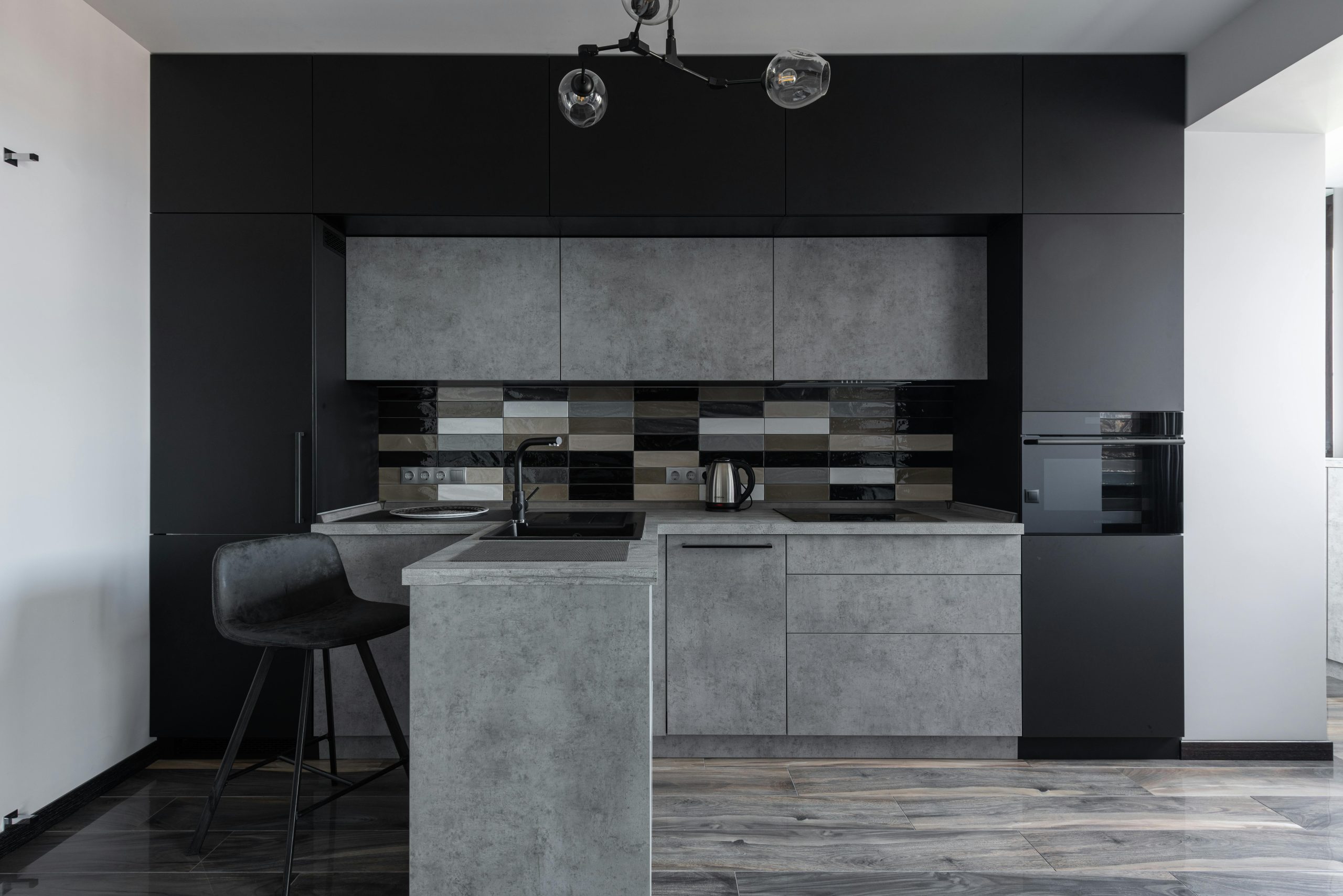pexels-heyho-6970063 modern grey kitchen in dark colours